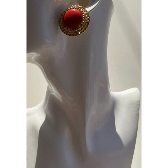 Vintage Round Textured Gold Tone Red Cabochons Shape Clip-on Earrings 1980s - Picture 4 of 11